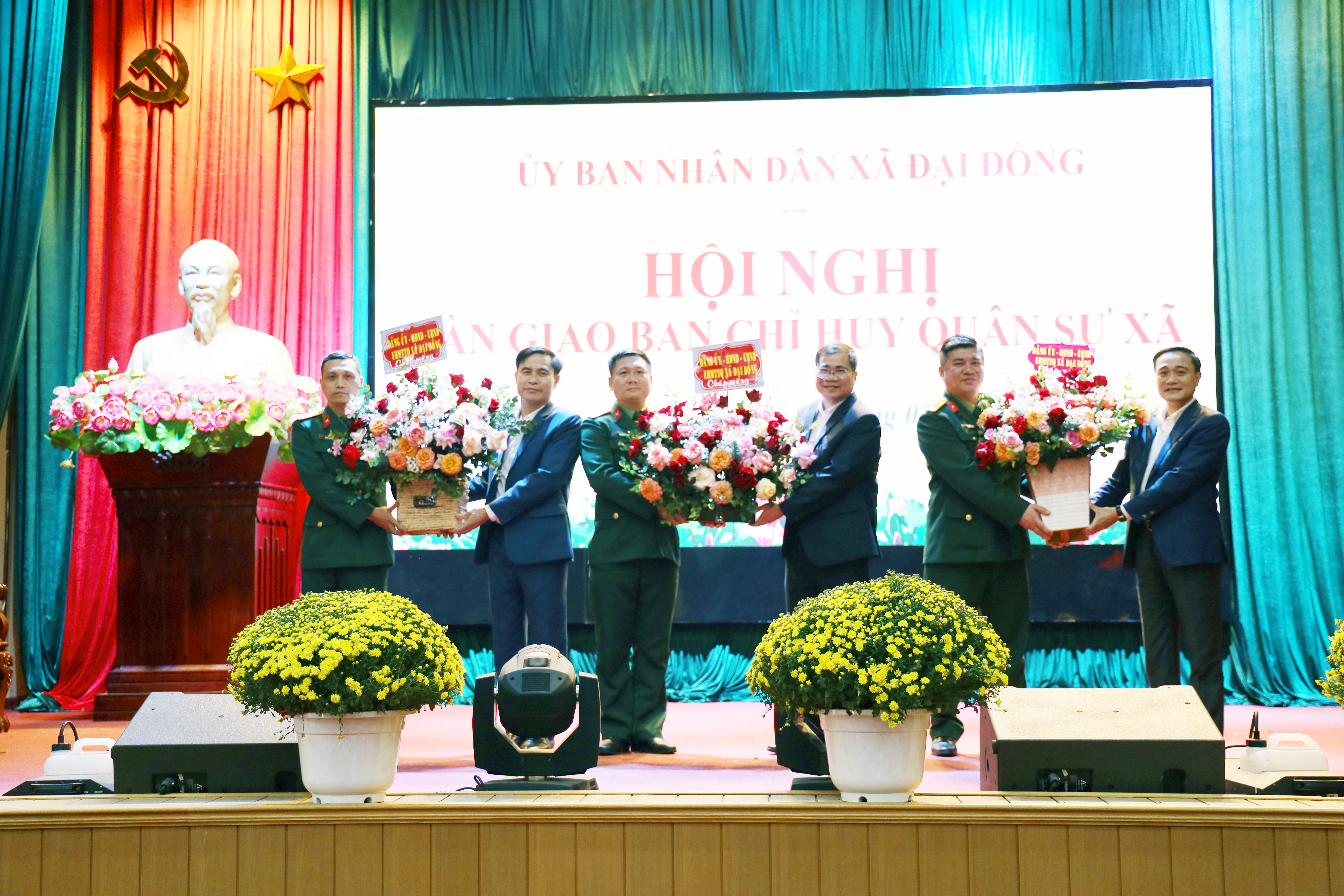 Thủ trưởng Bộ CHQS tỉnh dự hội nghị bàn giao Ban Chỉ huy Quân sự xã Đại Đồng
