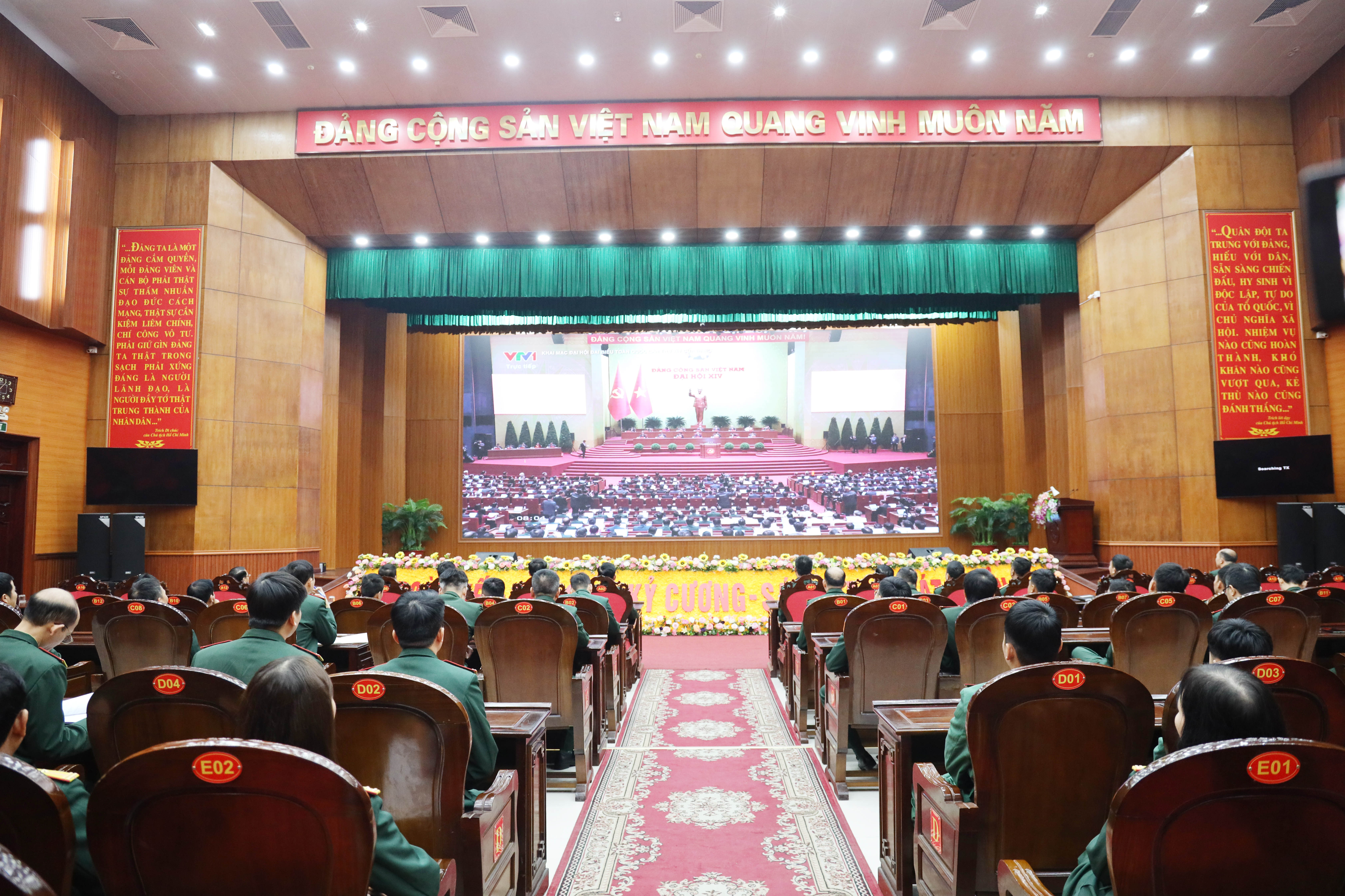 Bộ CHQS tỉnh Hưng Yên: Tổ chức cho bộ đội theo dõi khai mạc Đại hội XIV của Đảng