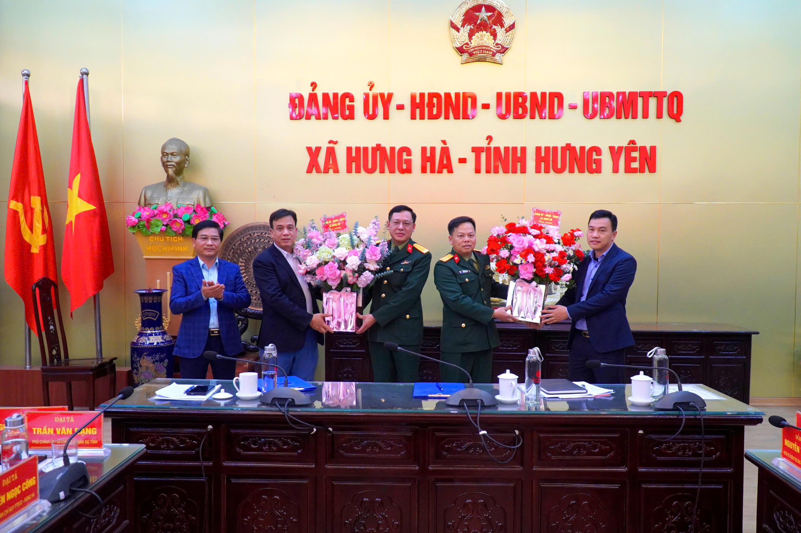 Xã Hưng Hà tổ chức Bàn giao Ban CHQS xã