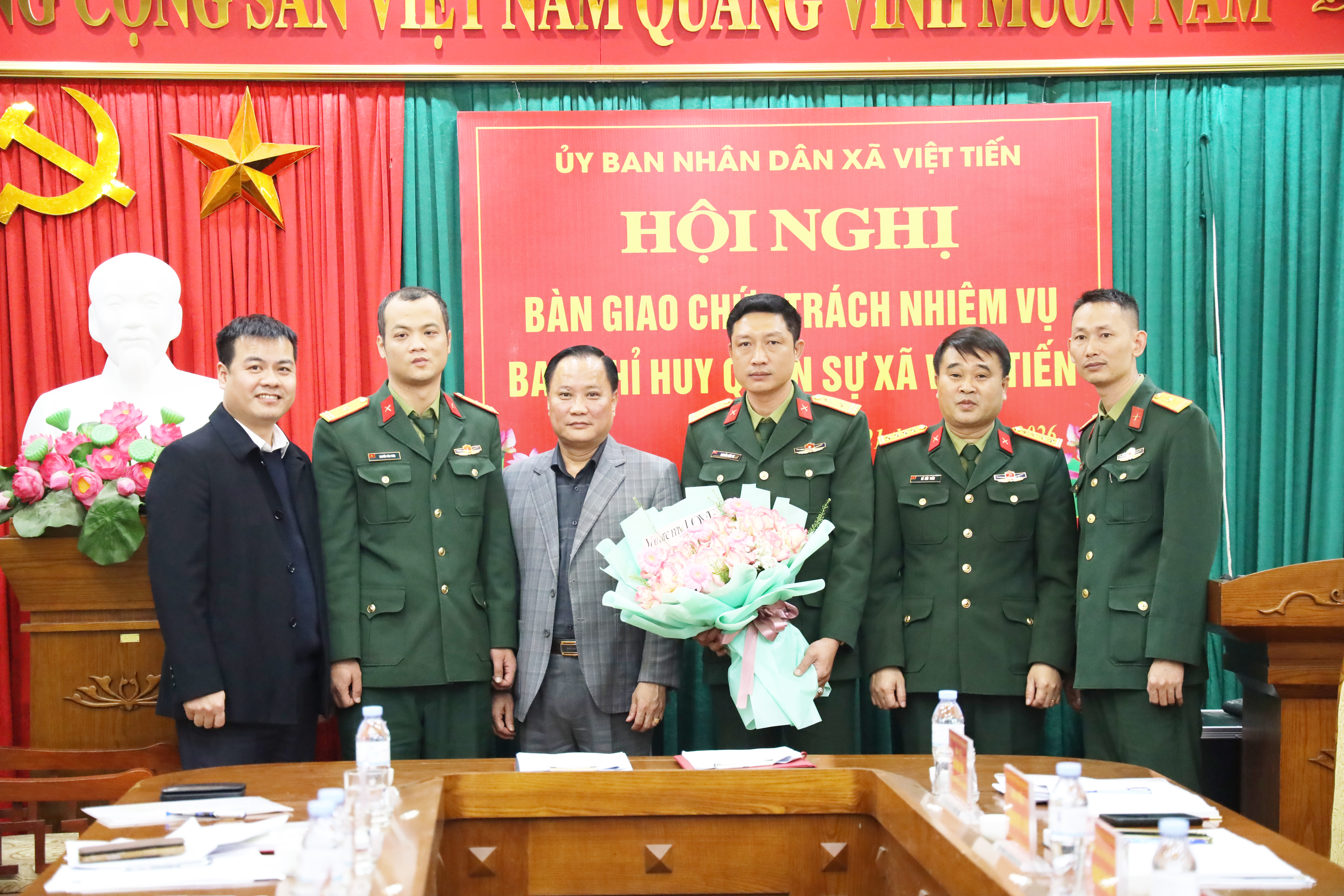 UBND xã Việt Tiến tổ chức hội nghị bàn giao: Chức trách, nhiệm vụ Ban Chỉ huy Quân sự xã