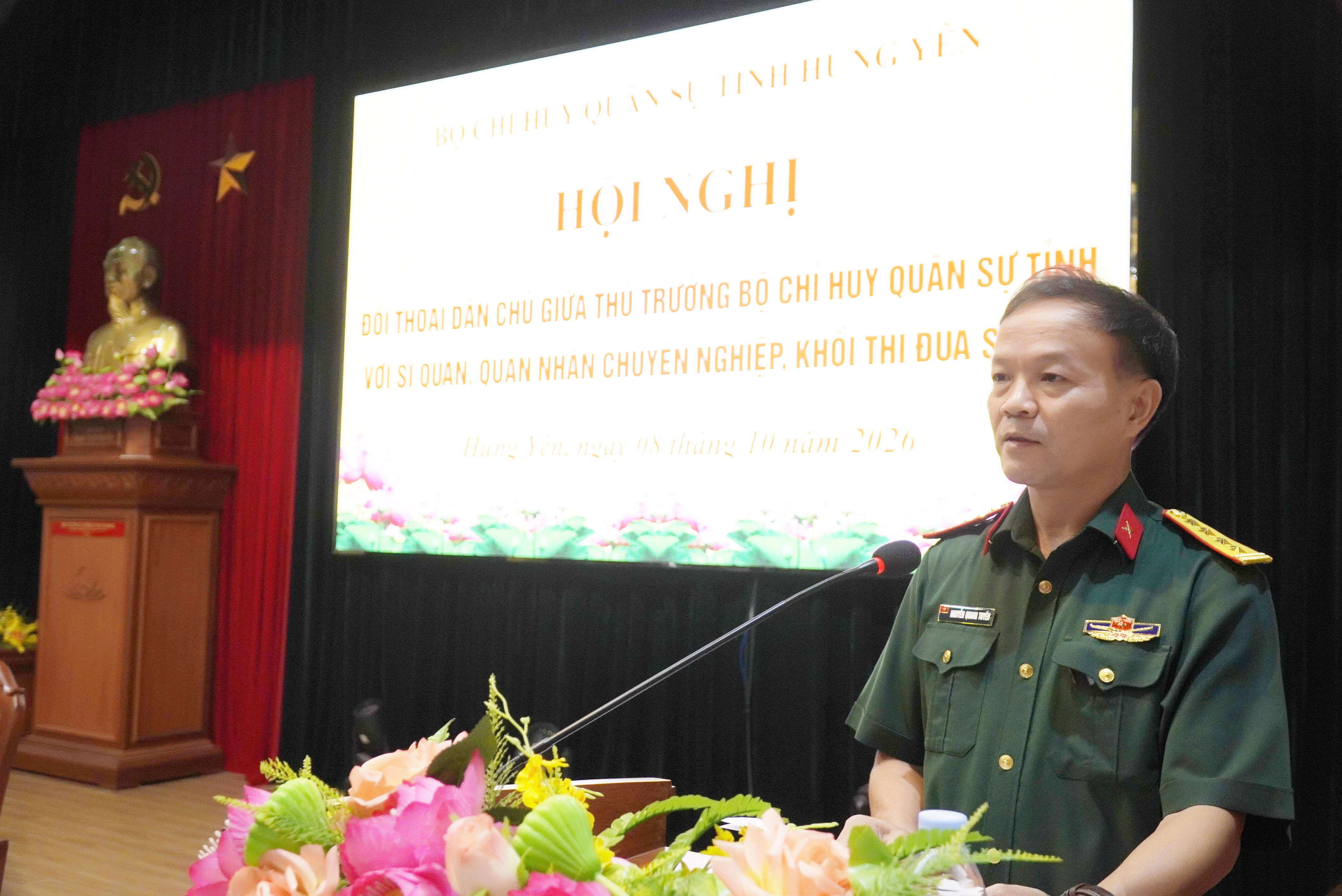 Thủ trưởng Bộ CHQS tỉnh đối thoại dân chủ với cán bộ, nhân viên Ban CHQS các xã, phường trong cụm thi đua số 3 và 4