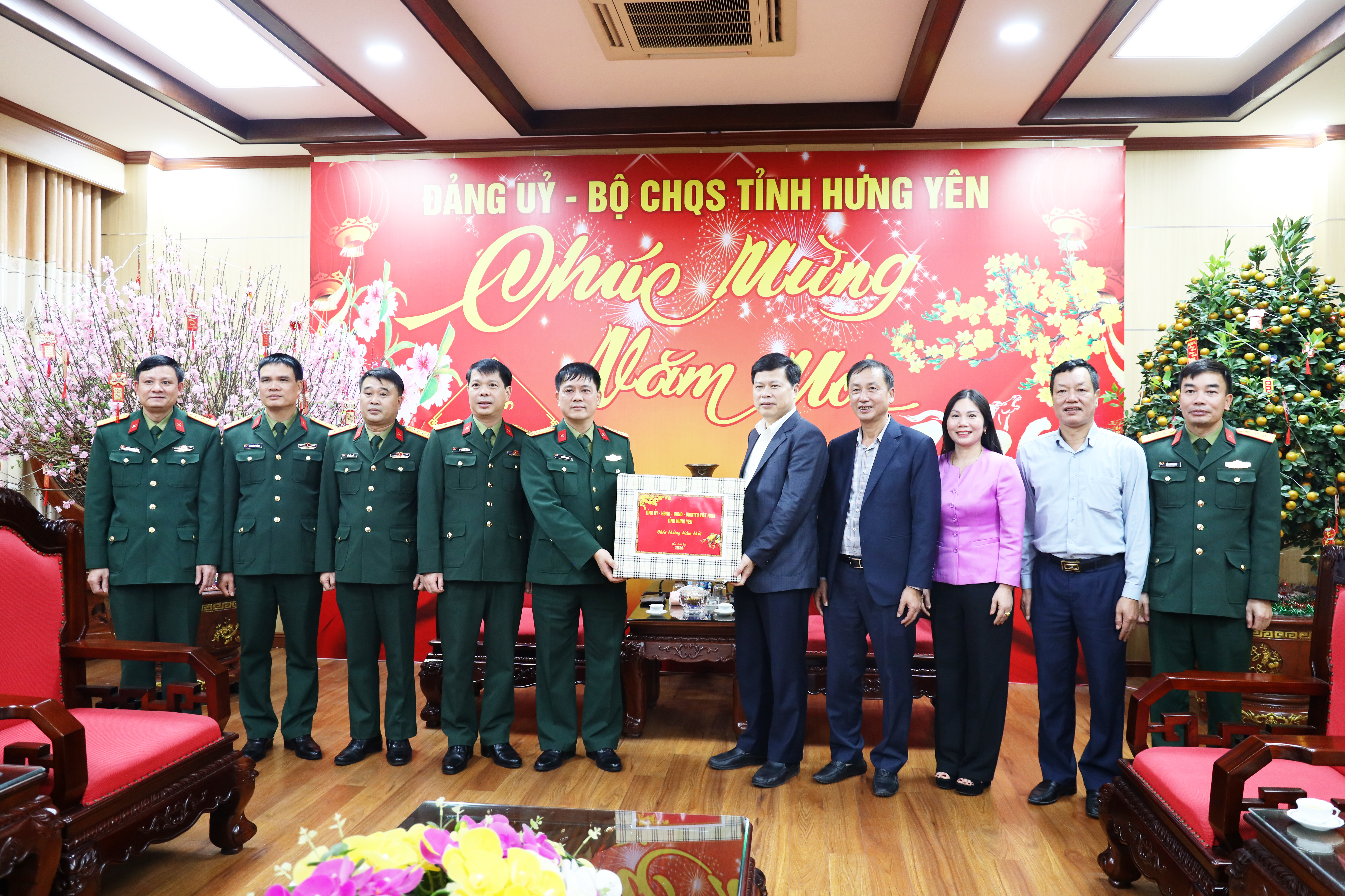 Đồng chí Phó Bí thư Thường trực Tỉnh ủy Hưng Yên: Thăm, chúc Tết và động viên cán bộ, chiến sĩ Bộ CHQS tỉnh