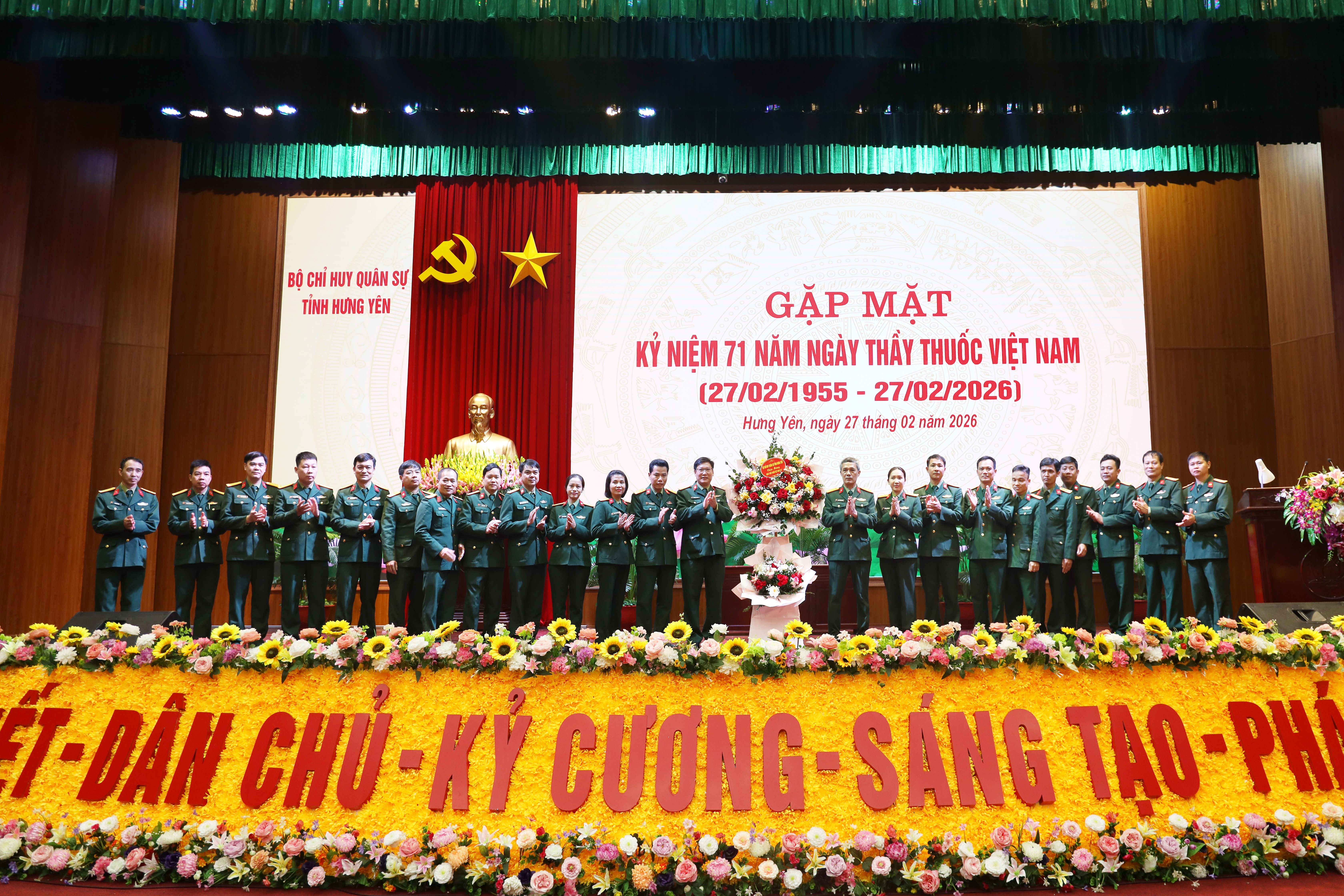 Bộ CHQS tỉnh Hưng Yên: Gặp mặt kỷ niệm 71 năm Ngày Thầy thuốc Việt Nam