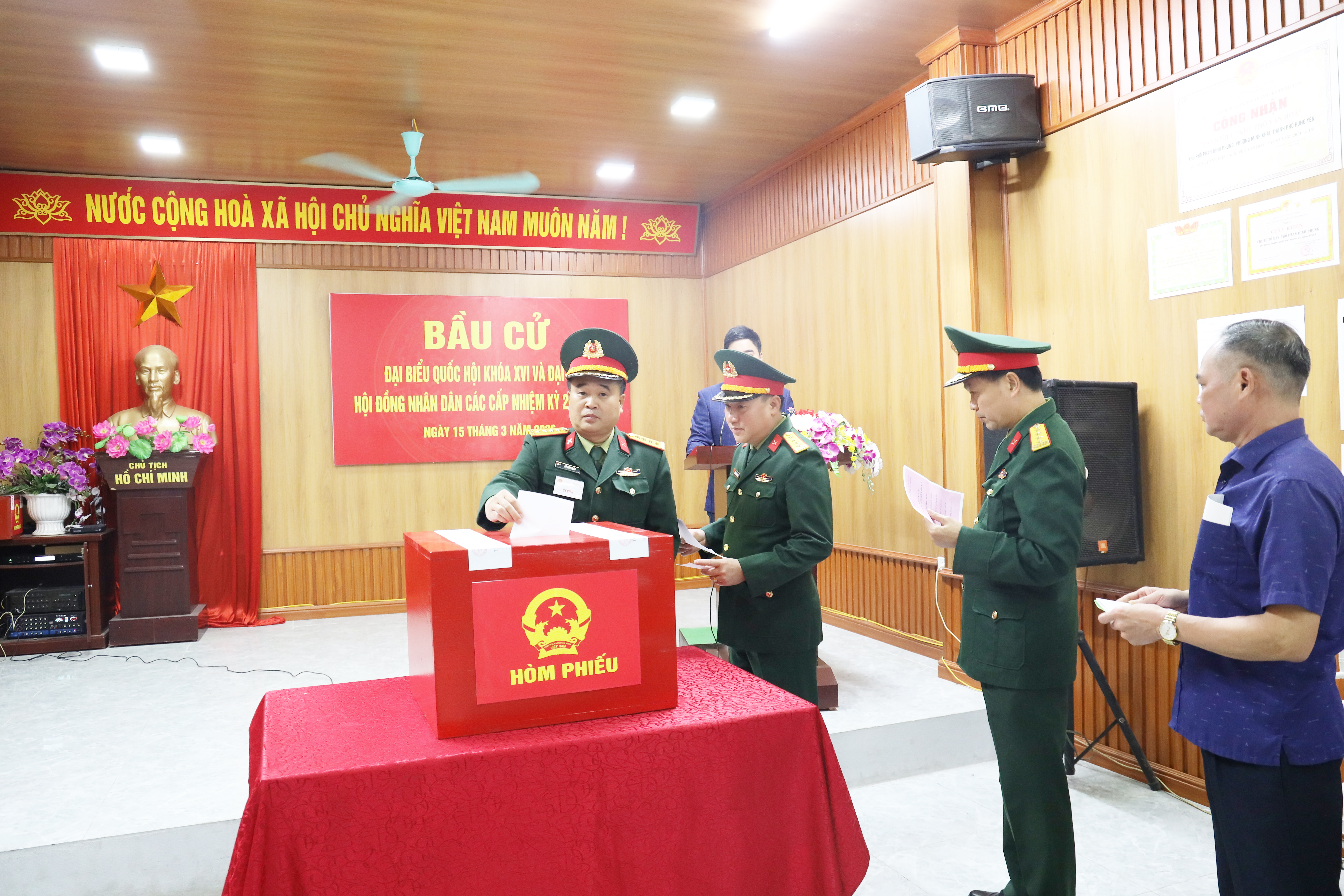 Cán bộ, chiến sỹ LLVT tỉnh Hưng Yên: Hăng hái tham gia ngày bầu cử