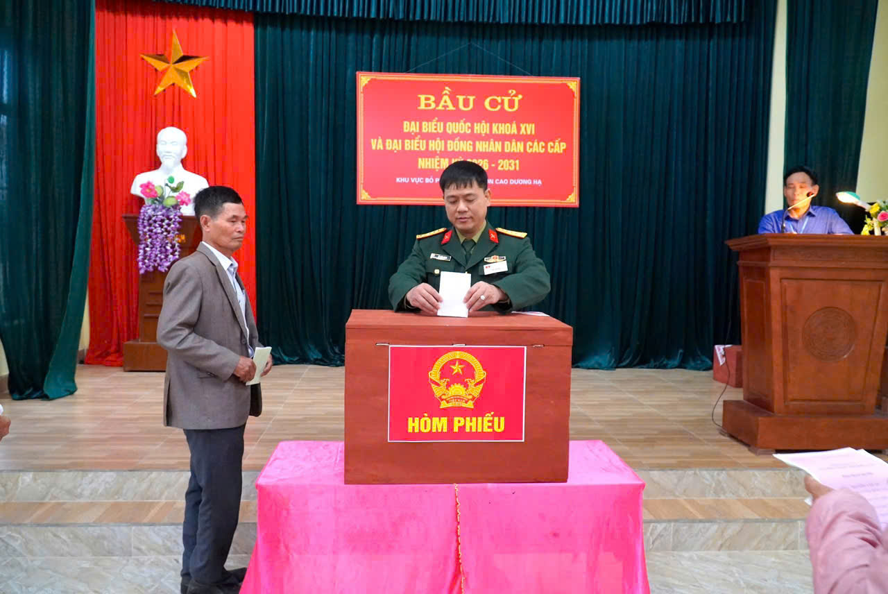 Đồng chí Chỉ huy trưởng Bộ CHQS tỉnh Hưng Yên dự khai mạc và kiểm tra một số điểm bầu cử đại biểu Quốc hội khóa XVI và đại biểu HĐND các cấp, nhiệm kỳ 2026 – 2031 trên địa bàn tỉnh