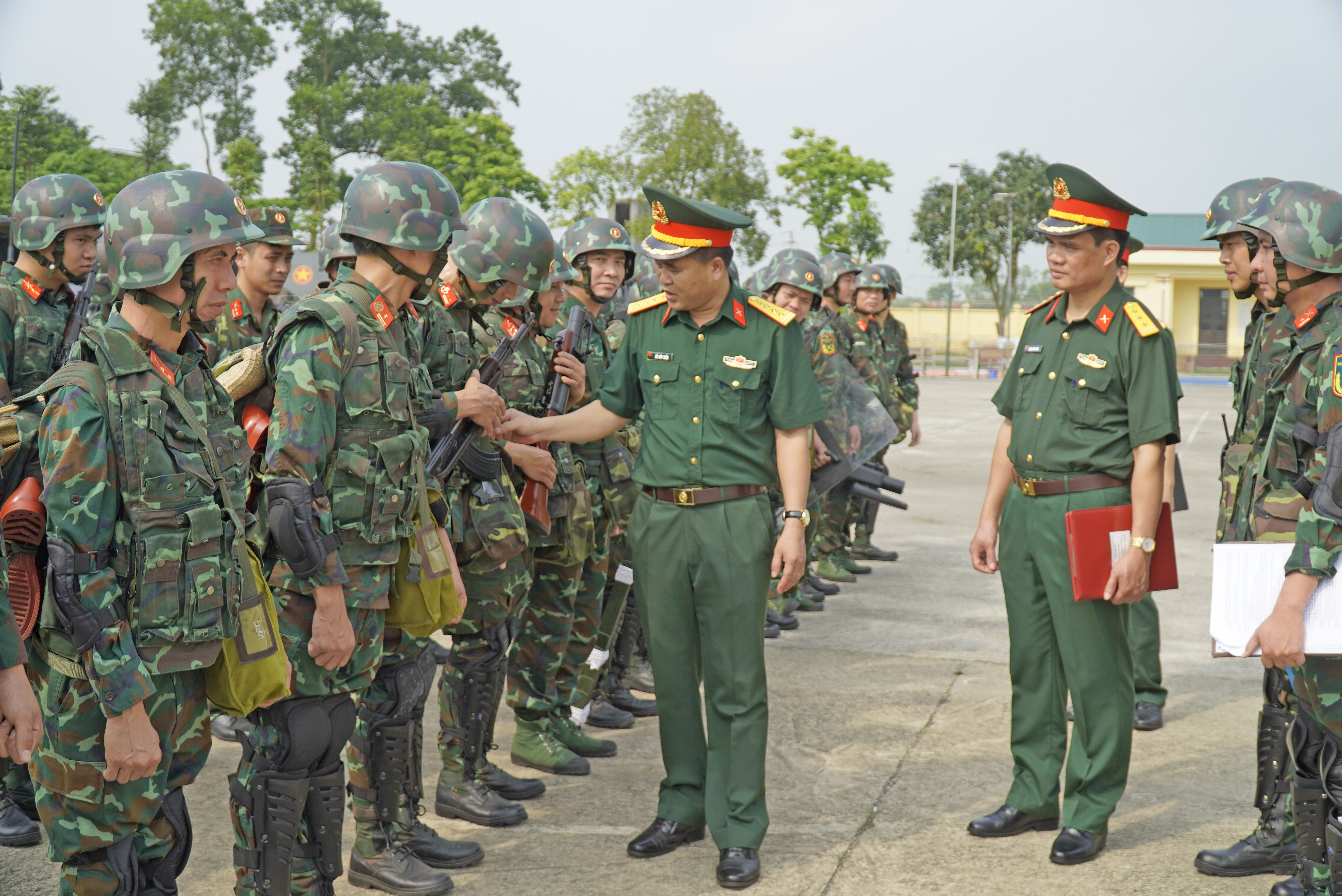 Bộ CHQS tỉnh kiểm tra công tác sẵn sàng chiến đấu bảo vệ an toàn các ngày lễ lớn