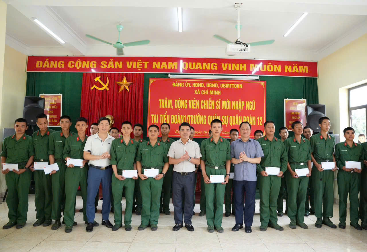 Đảng ủy – HĐND – UBND – MTTQVN xã Chí Minh thăm, động viên tân binh huấn luyện tại Trường quân sự Quân đoàn 12