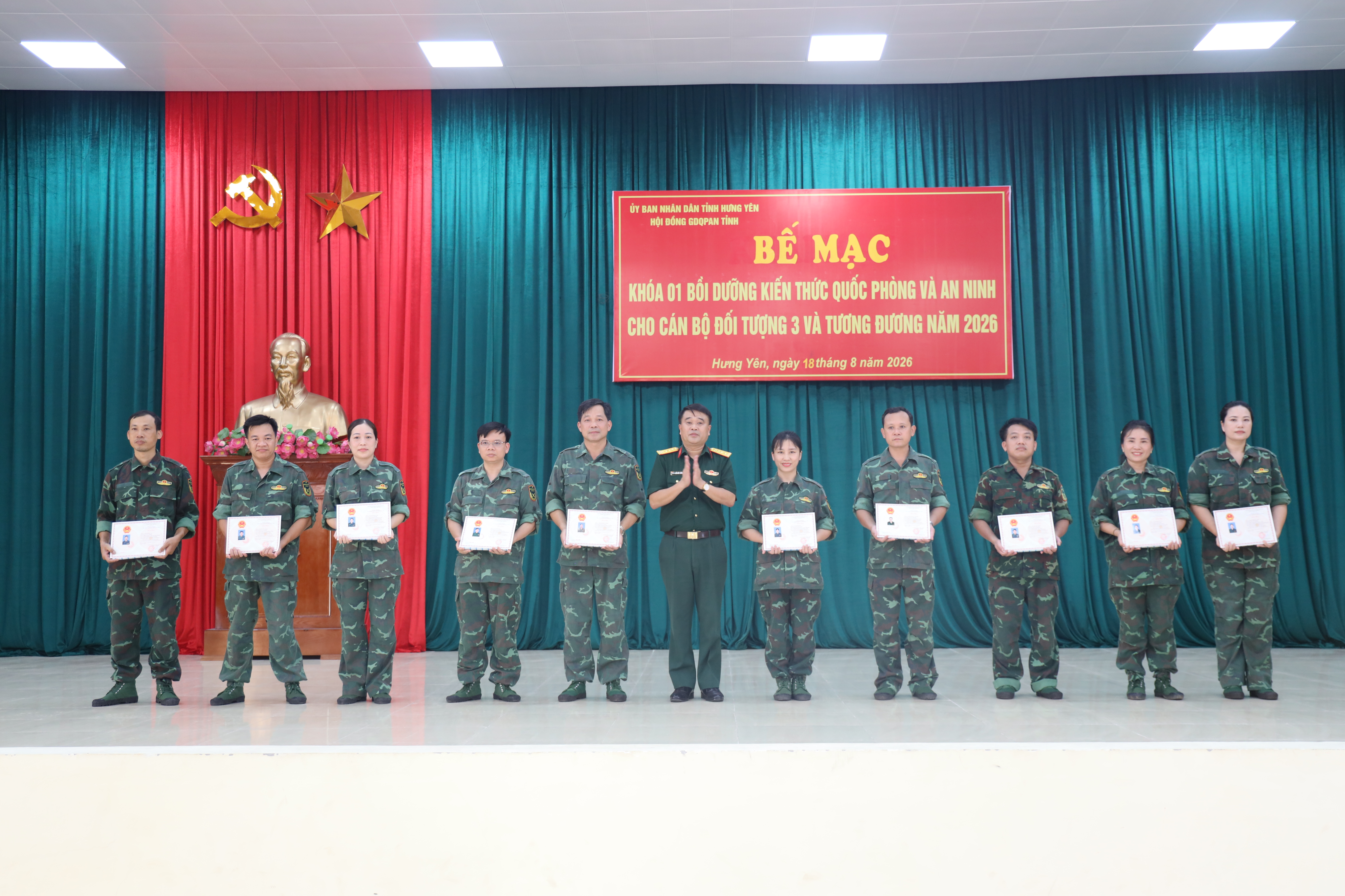 Hội đồng Giáo dục quốc phòng và an ninh tỉnh: Bế mạc lớp bồi dưỡng kiến thức quốc phòng và an ninh đối tượng 3, khóa 1 năm 2026