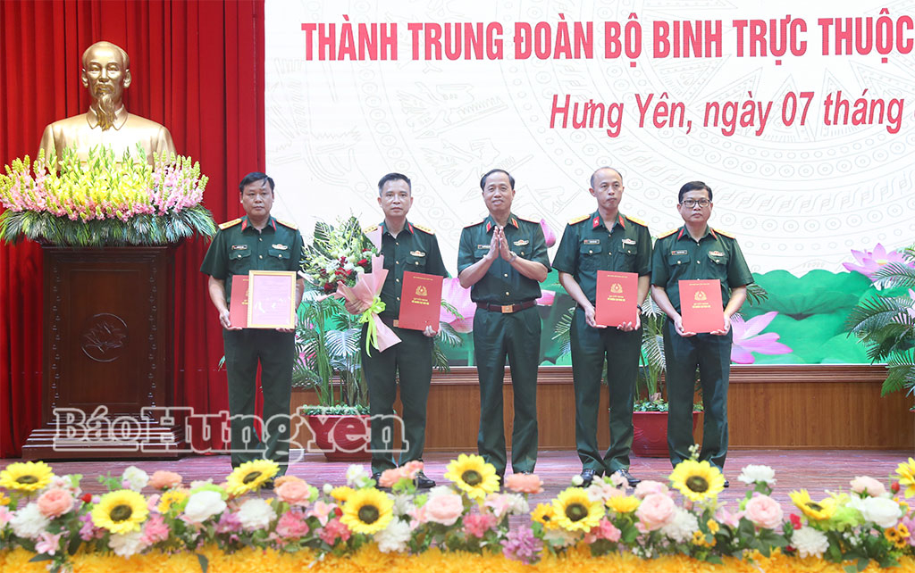 Công bố quyết định giải thể, tổ chức lại Ban Chỉ huy Phòng thủ khu vực thành Trung đoàn Bộ binh
