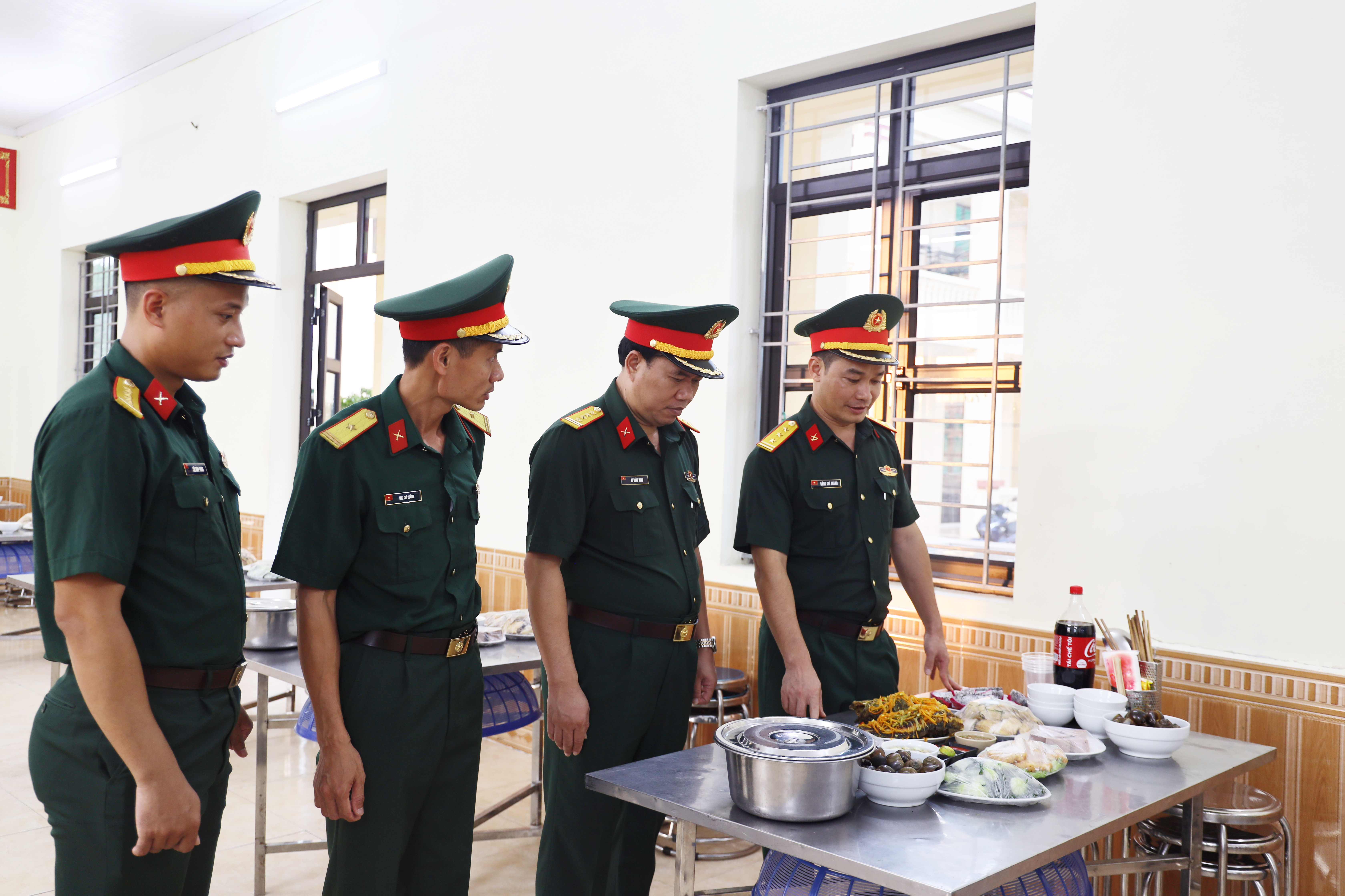 Bộ CHQS tỉnh Hưng Yên: Kiểm tra đột xuất công tác trực sẵn sàng chiến đấu và bảo đảm ăn thêm cho bộ đội dịp 02/9