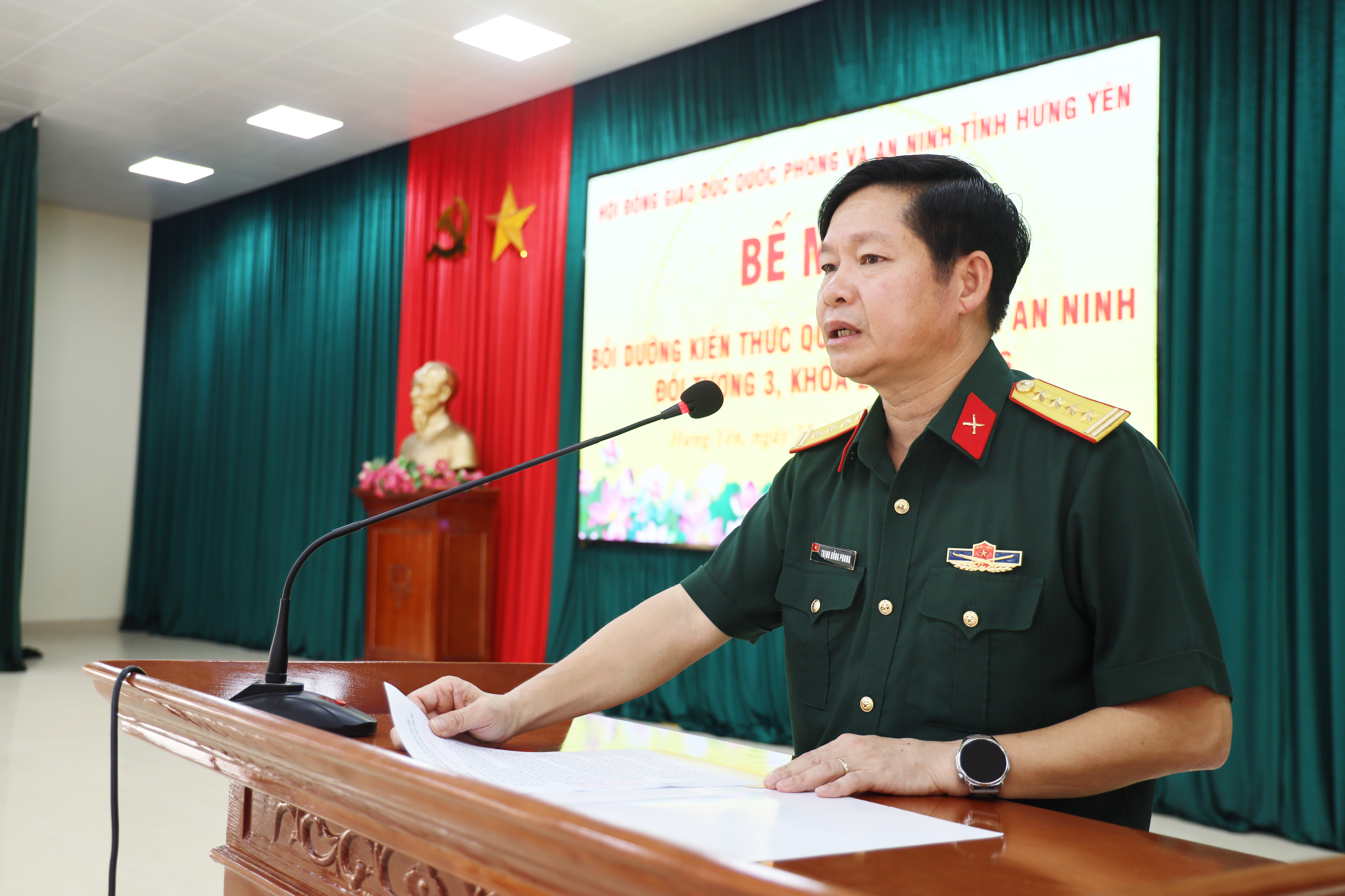 Hội đồng Giáo dục Quốc phòng và An ninh tỉnh: Bế mạc lớp bồi dưỡng kiến thức Quốc phòng và An ninh đối tượng 3, khóa 2 năm 2026