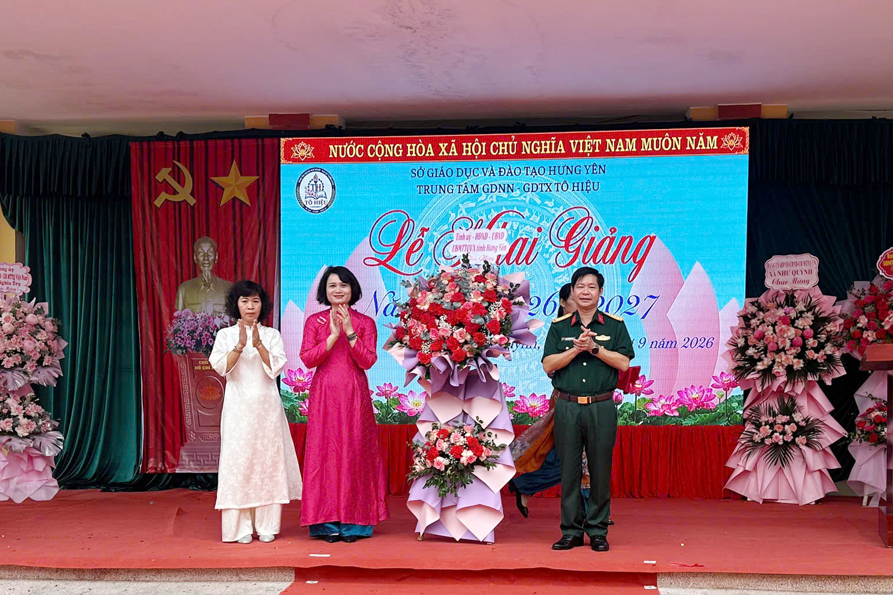 Đồng chí Chỉ huy trưởng Bộ CHQS tỉnh Hưng Yên: Dự khai giảng năm học mới tại Trung tâm Giáo dục nghề nghiệp - Giáo dục thường xuyên Tô Hiệu