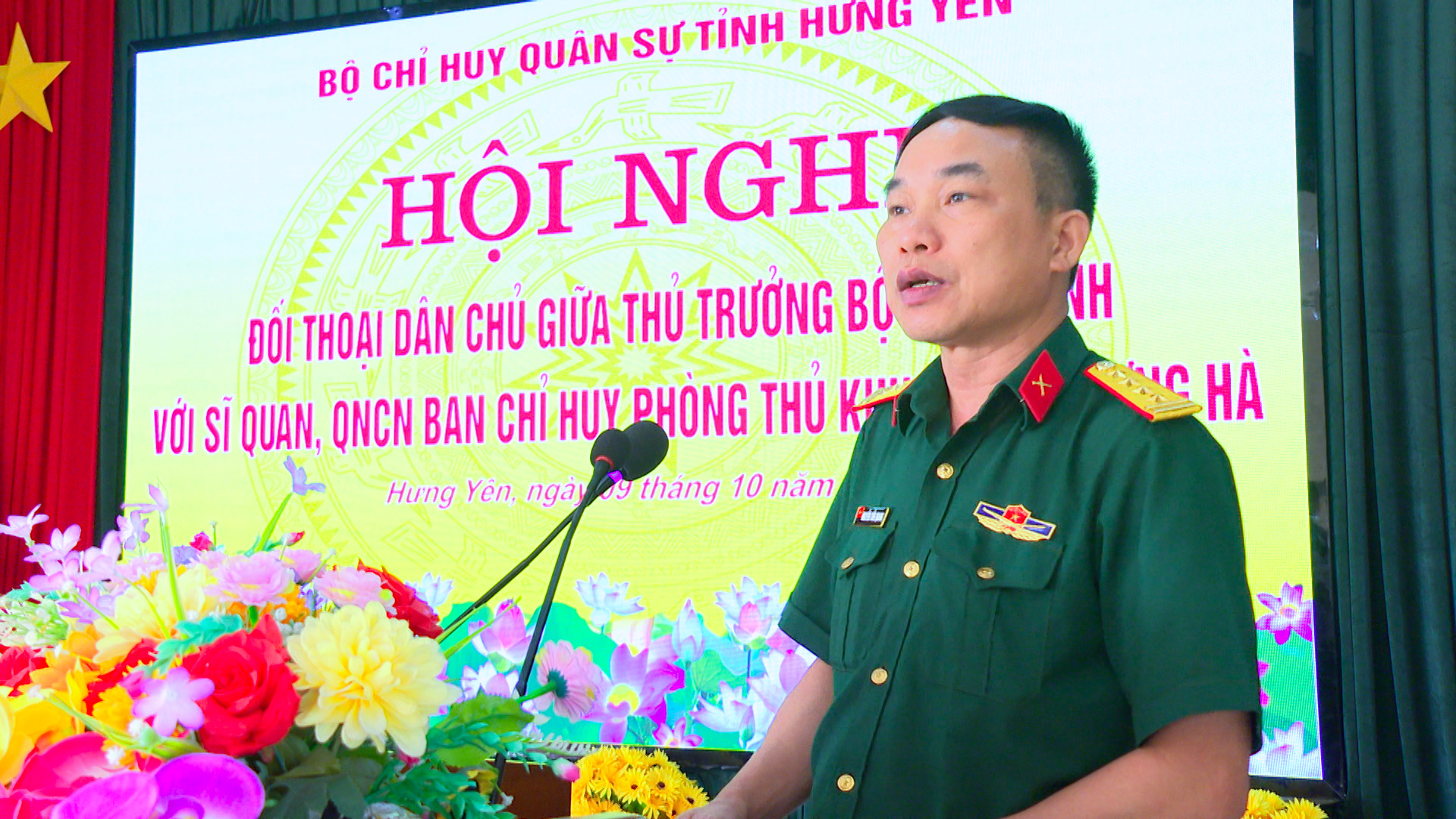 Thủ trưởng Bộ CHQS tỉnh sinh hoạt đối thoại dân chủ với cán bộ, nhân viên Ban Chỉ huy Phòng thủ khu vực 2 - Hưng Hà