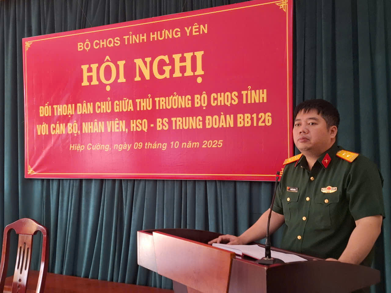 Thủ trưởng Bộ CHQS tỉnh sinh hoạt đối thoại dân chủ với cán bộ, nhân viên Trung đoàn BB 126