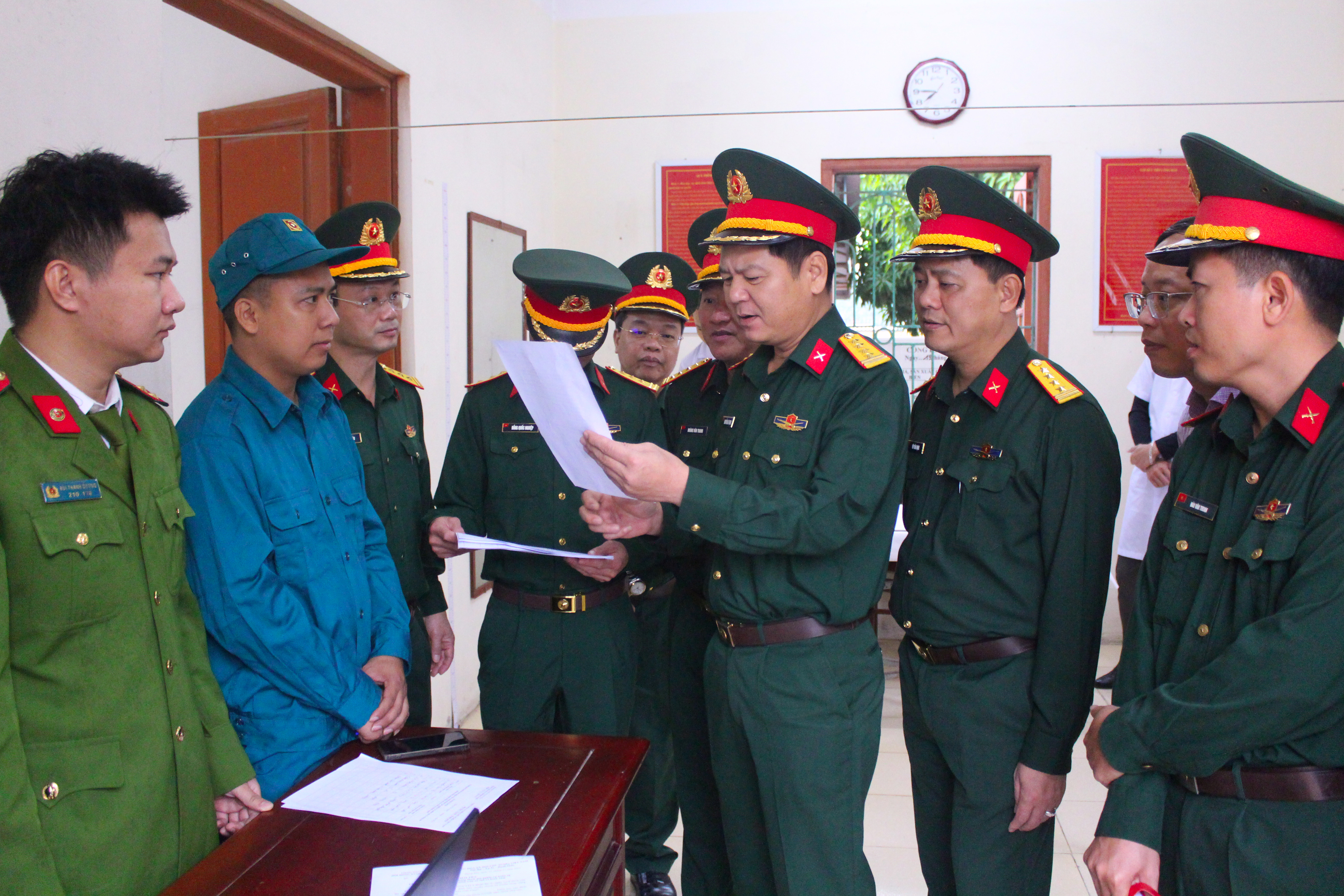 Kiểm tra công tác tuyển chọn, gọi công dân nhập ngũ tại Hưng Yên