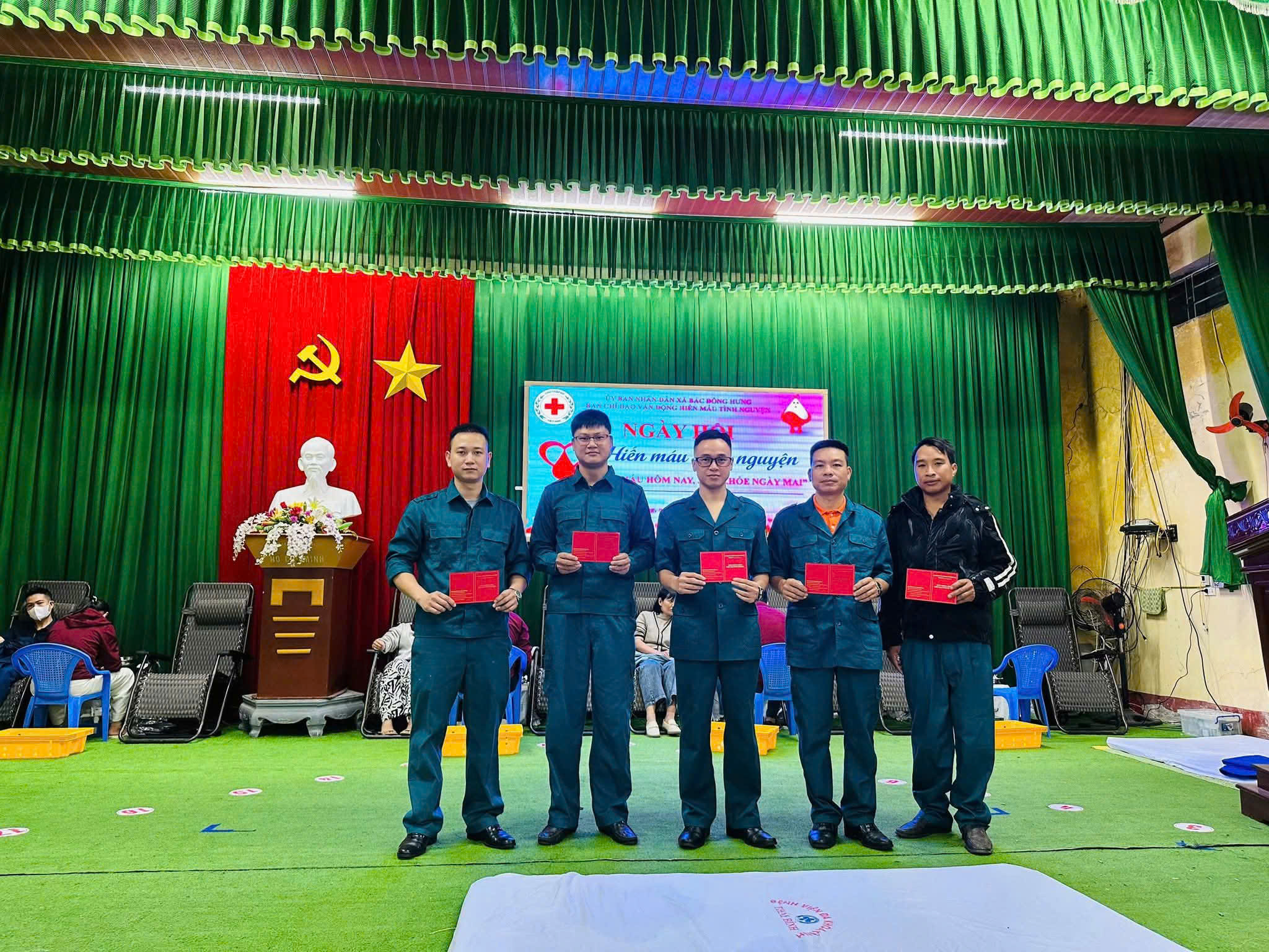 Dân quân tự vệ xã Bắc Đông Hưng tích cực tham gia hiến máu tình nguyện