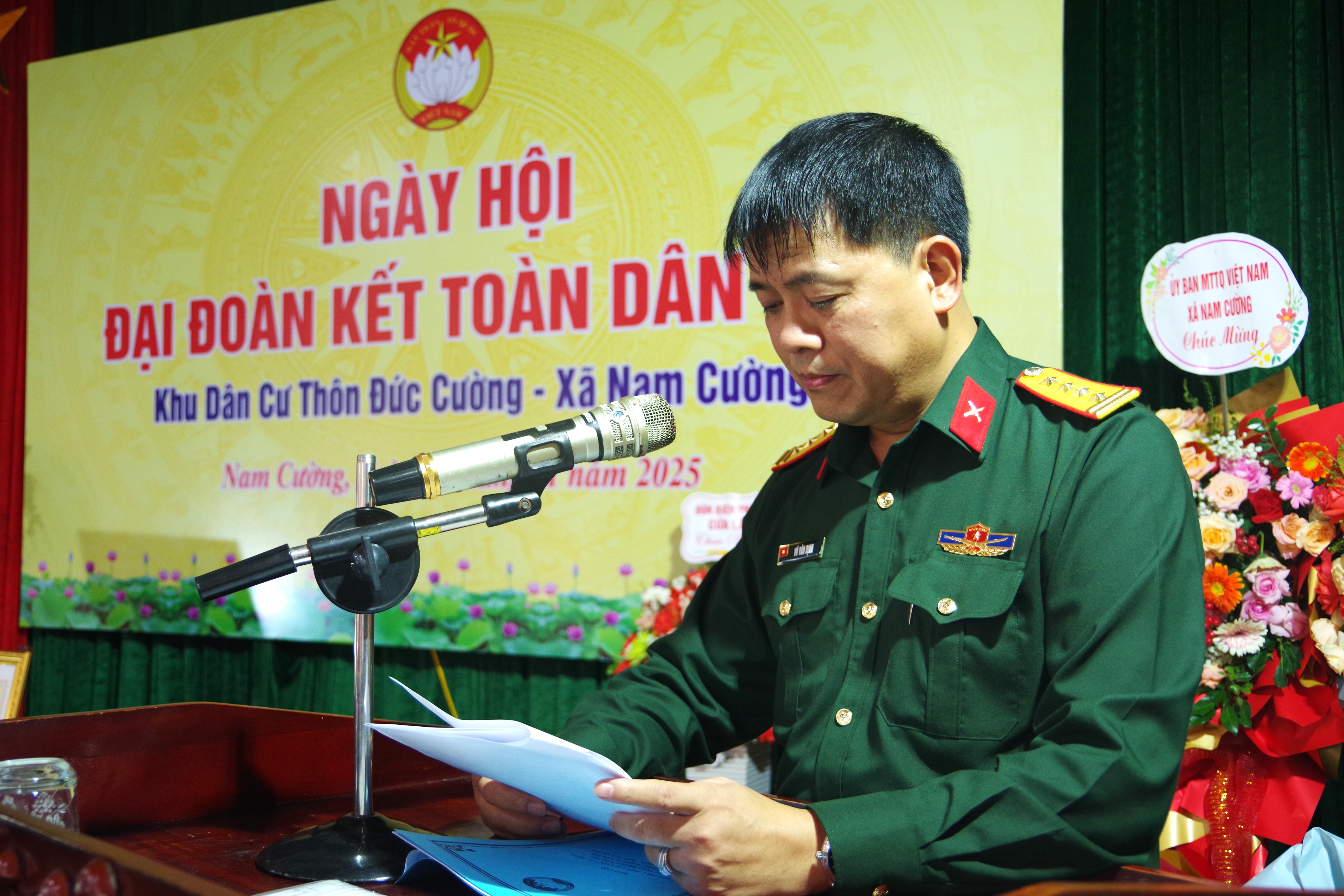 Đồng chí Chỉ huy trưởng Bộ CHQS tỉnh dự Ngày hội Đại đoàn kết toàn dân tộc với Nhân dân khu dân cư Đức Cường, xã Nam Cường