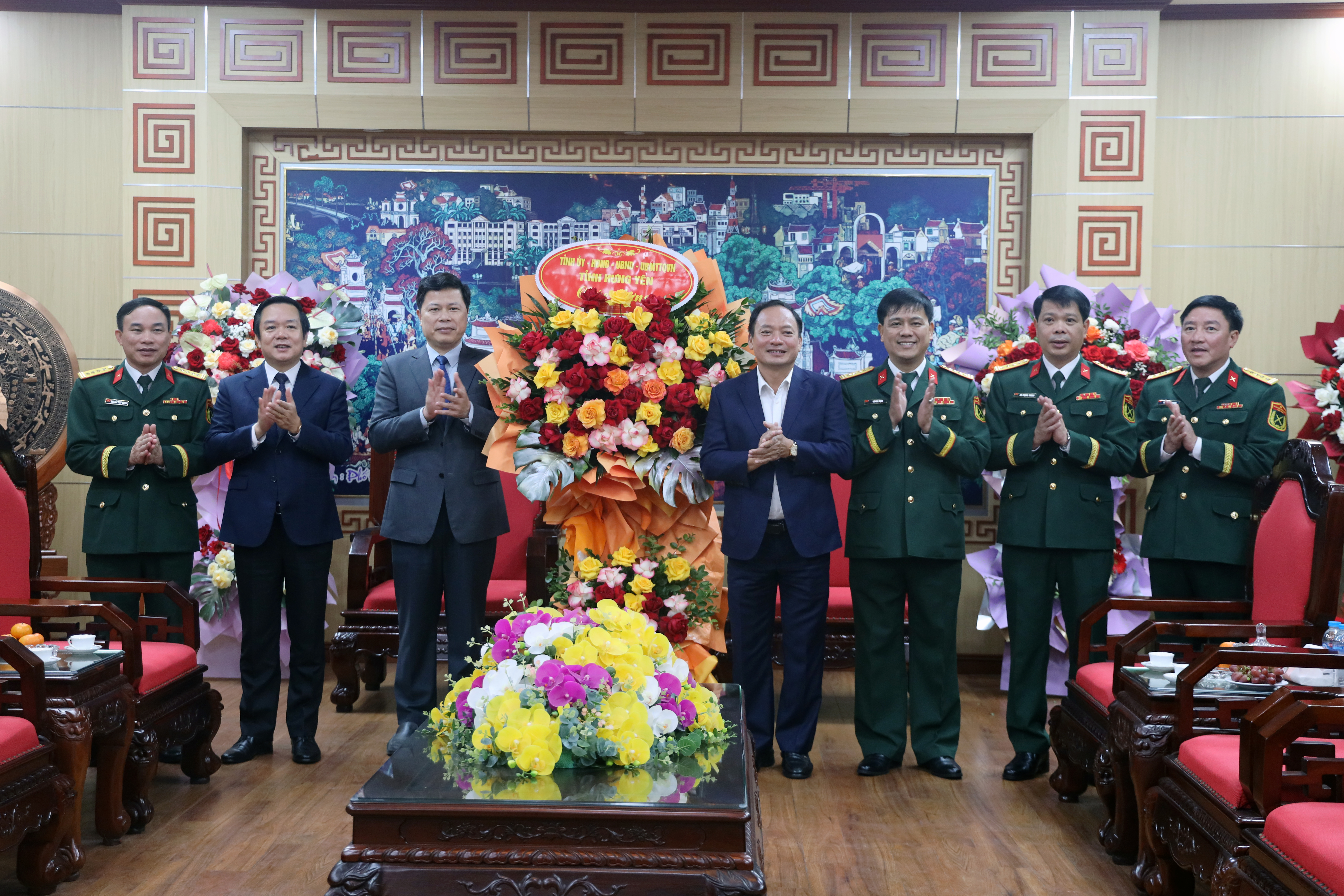 Thường trực Tỉnh ủy Hưng Yên: Thăm, chúc mừng lực lượng vũ trang tỉnh