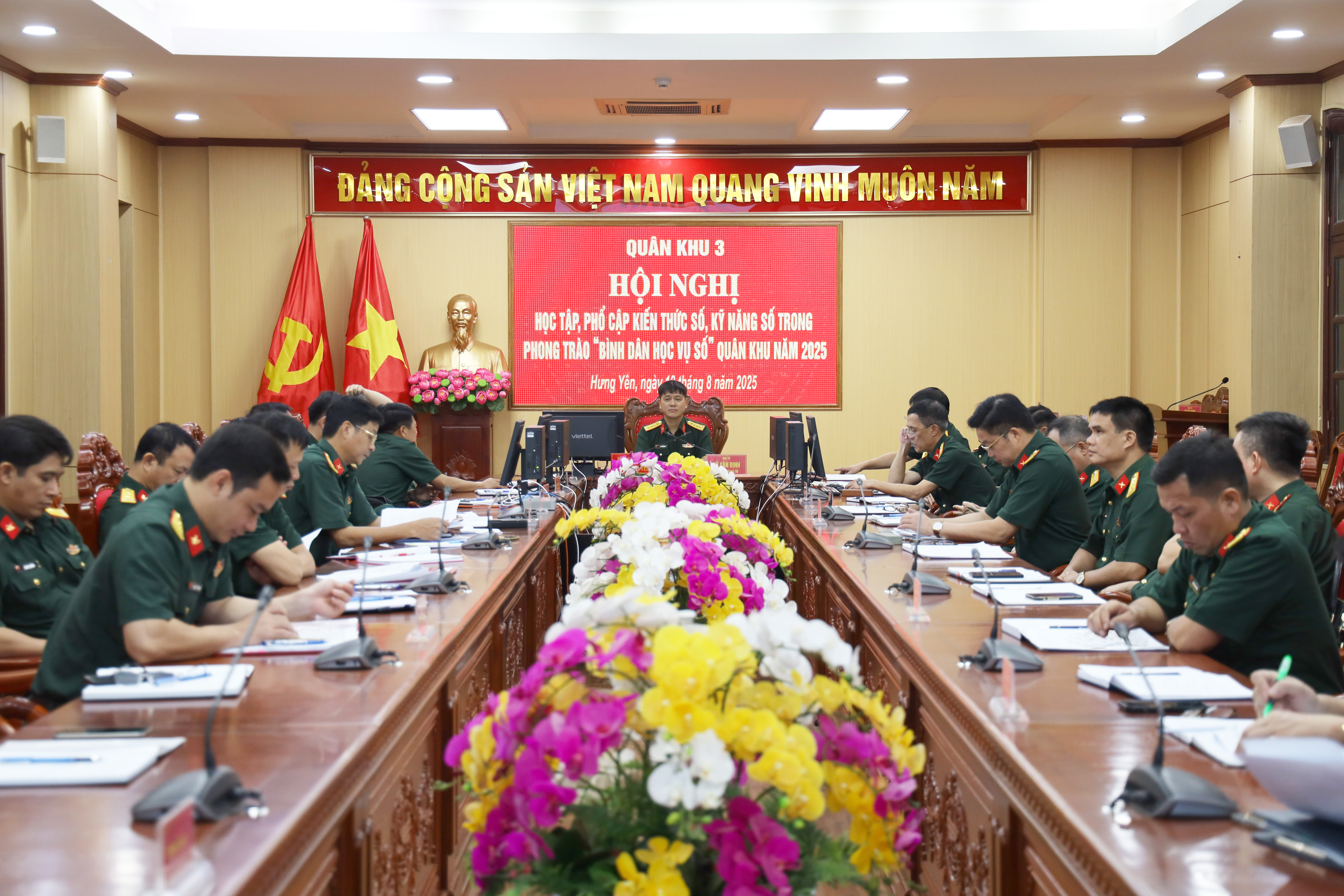 Bộ CHQS tỉnh Hưng Yên: Tham gia học tập, phổ cập kiến thức số, kỹ năng số trong phong trào "Bình dân học vụ số”