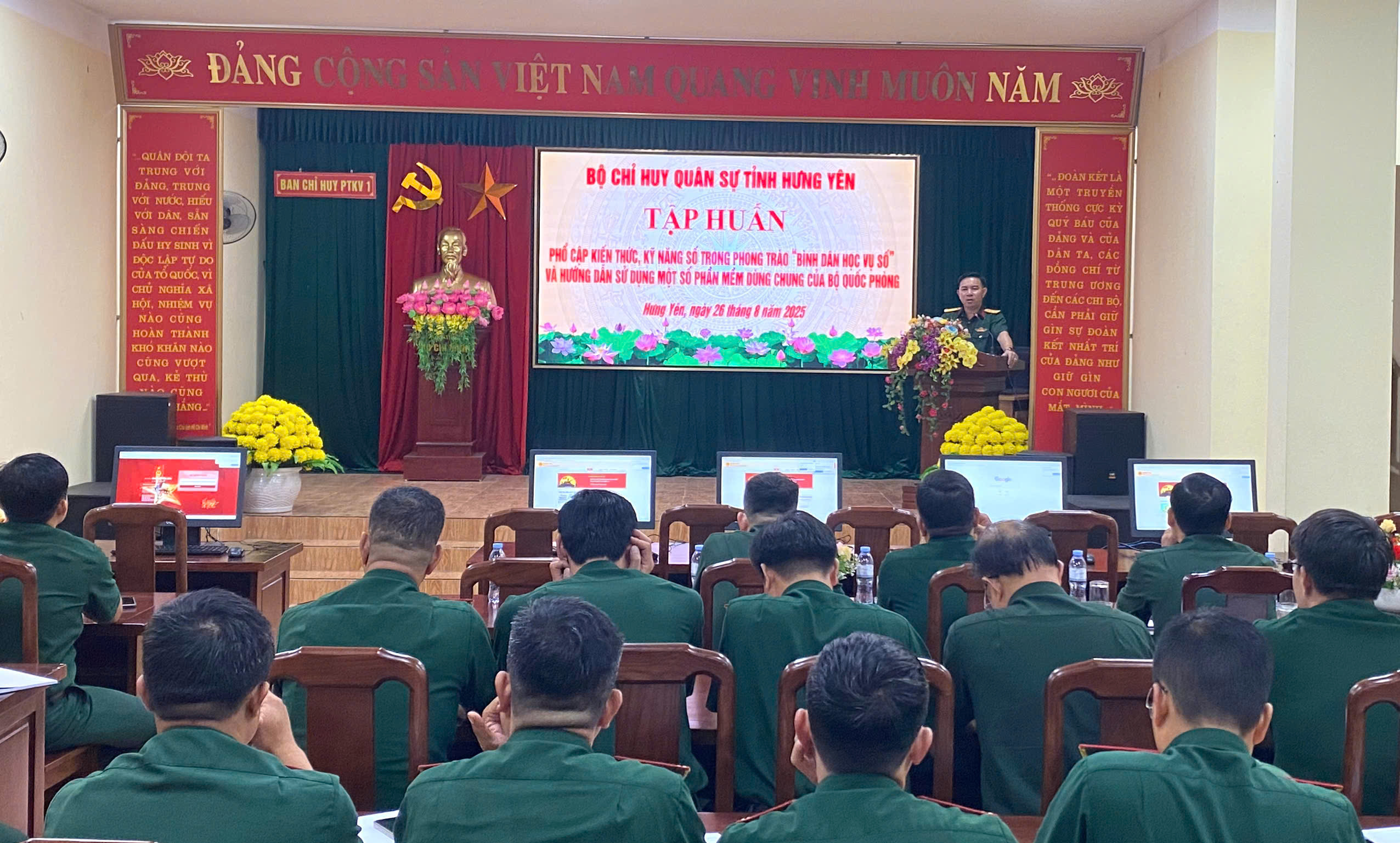 Ban Chỉ huy phòng thủ khu vực 1 - Yên Mỹ: Tập huấn phổ cập kiến thức, kỹ năng số trong phong trào “bình dân học vụ số”