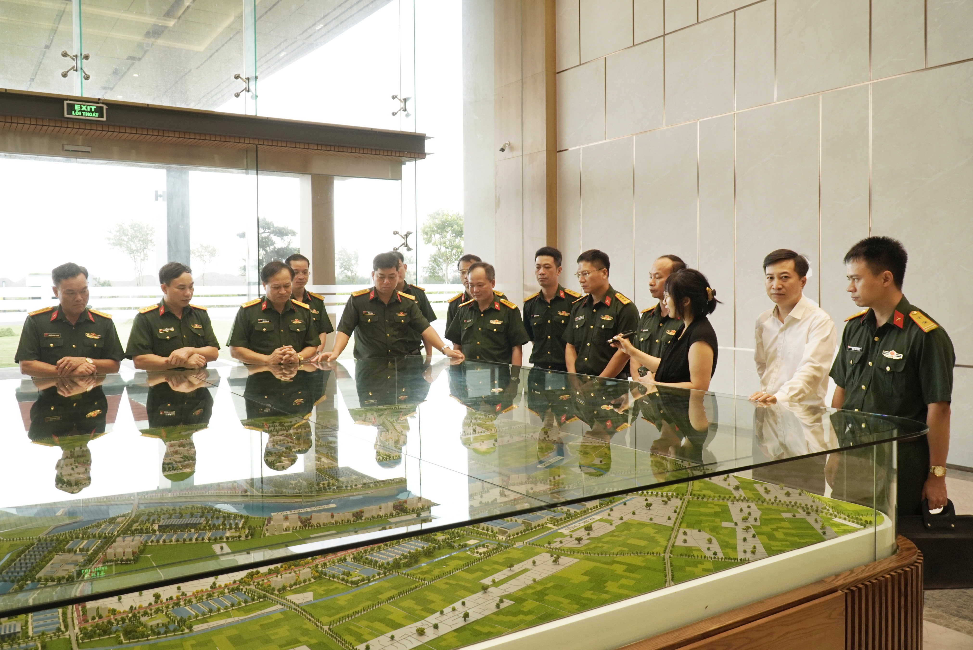 Bộ CHQS tỉnh: Khối thi đua LLVT các tỉnh, thành phố trên địa bàn Quân khu 3 khảo sát phong trào thi đua quyết thắng tại các đơn vị