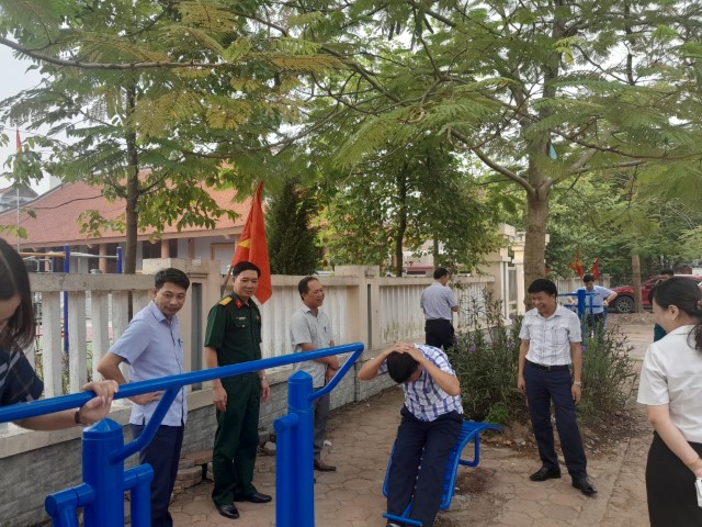 Bàn giao công trình xây dựng nông thôn mới tại tổ dân phố Văn Nhuế phường Bần Yên Nhân thị xã Mỹ Hào