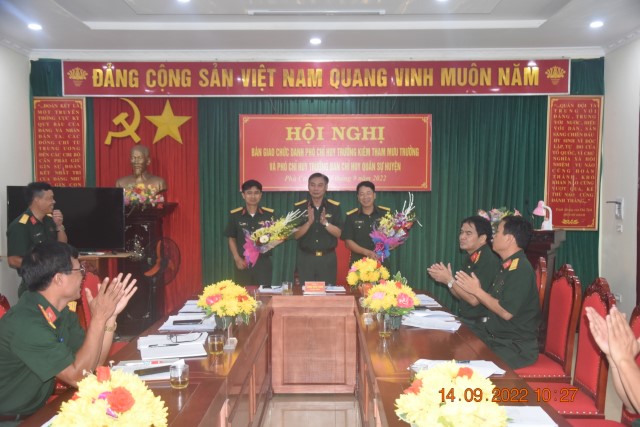 Ban CHQS huyện Phù Cừ tổ chức hội nghị bàn giao chức danh Phó Chỉ huy trưởng kiêm Tham mưu trưởng và Phó Chỉ huy trưởng Ban CHQS huyện