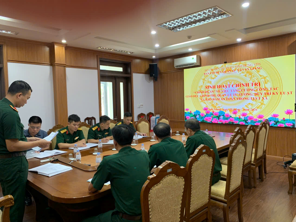 Lực lượng vũ trang xã Văn Giang vững mạnh về chính trị, tư tưởng và tổ chức